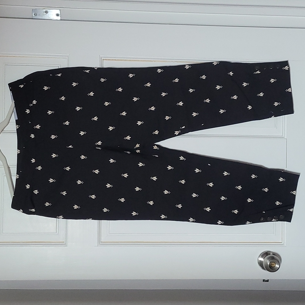 Liz Claiborne Classic Ankle Pull-On Dress Pants in Black with White Floral